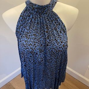 Cute flowy tank in new condition
